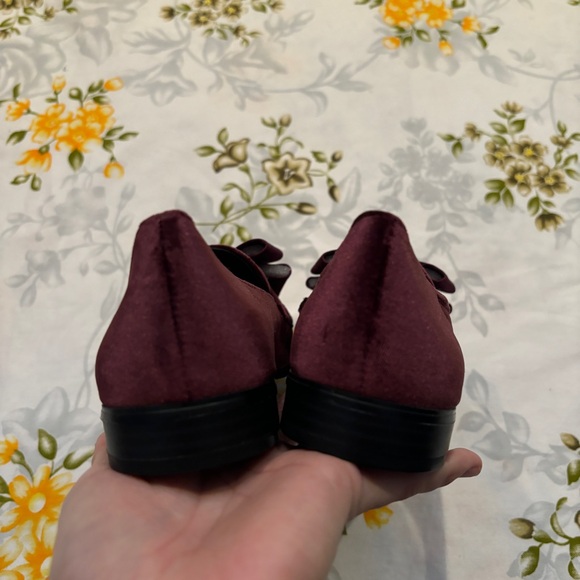Bandolino Size 7 Velvet Bow Loafers - Picture 7 of 9